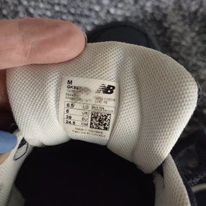 New balance tennis shoes